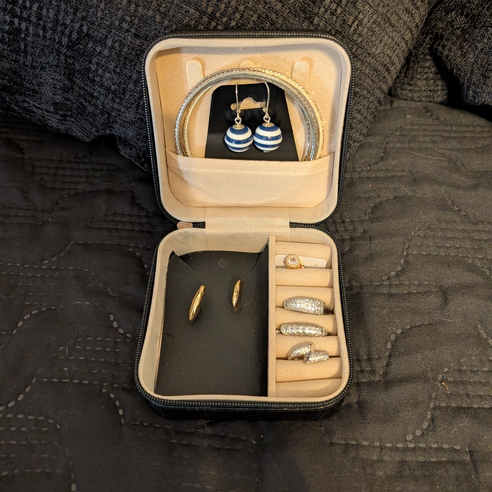 Elegant Gold and Silver Jewelry Set. NWOT